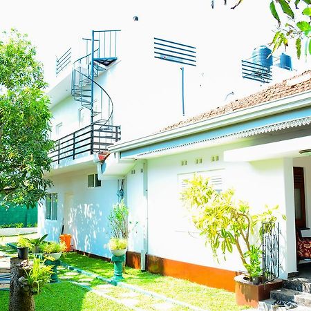Mama Beach Villa Negombo Esterno foto