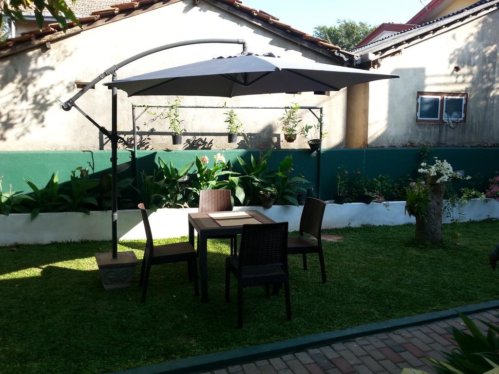 Mama Beach Villa Negombo Esterno foto