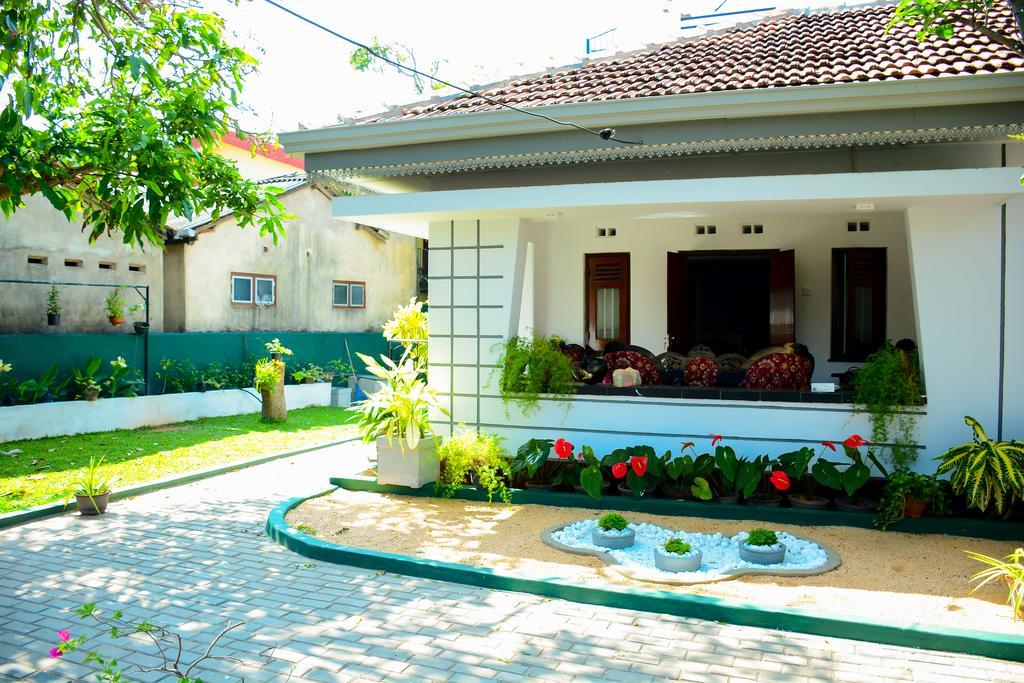 Mama Beach Villa Negombo Esterno foto