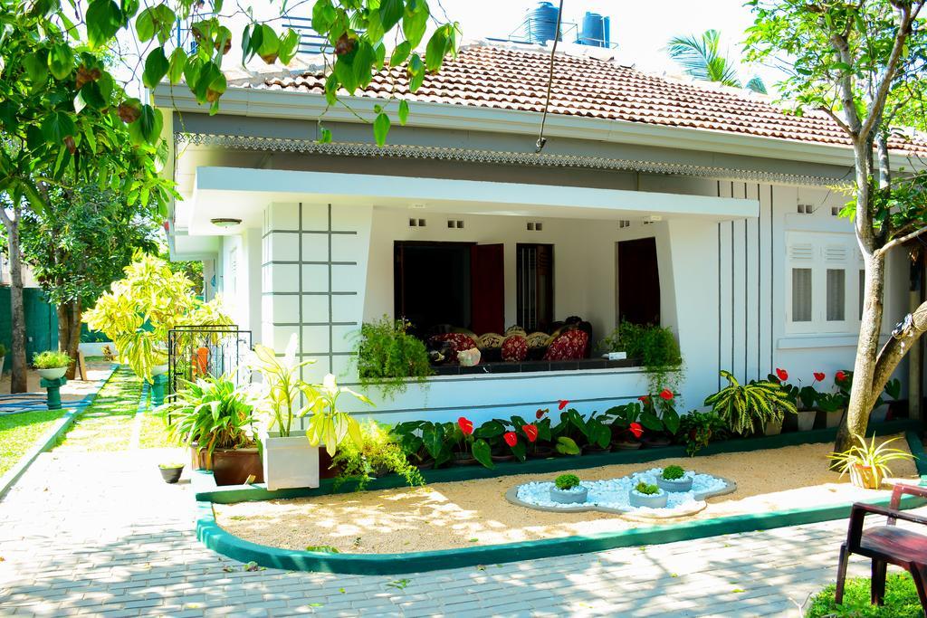 Mama Beach Villa Negombo Esterno foto